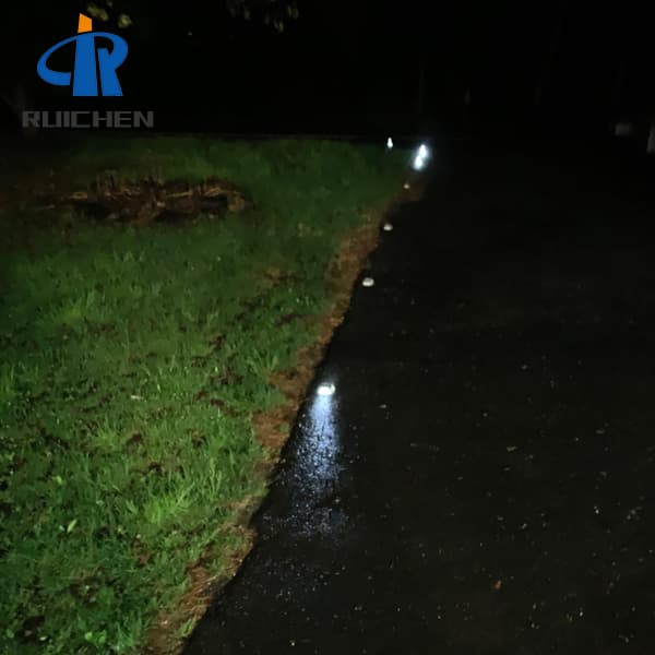 Reflective Solar Cat Eyes In Korea For Car Park